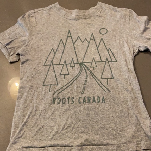 Roots Canada T-Shirt Bundle. Boys Large (Gray) and XXL (Red) - Picture 2 of 7